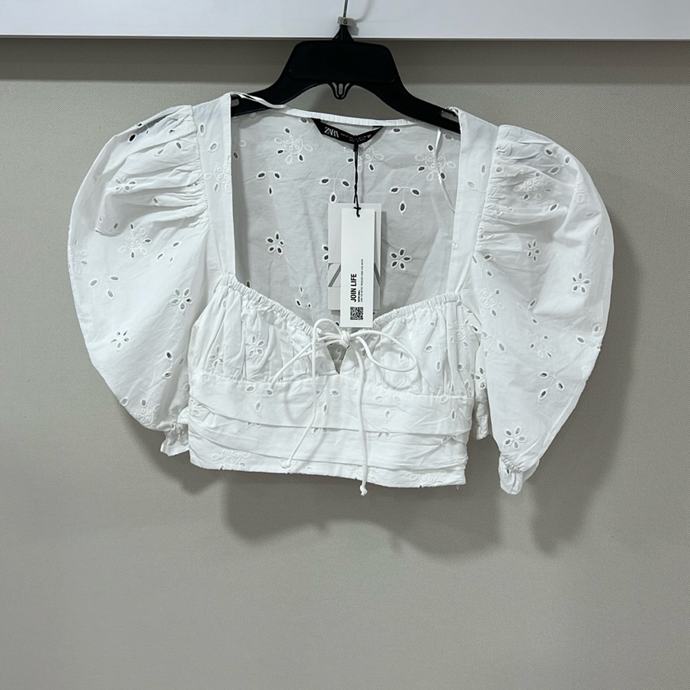 Zara White Eyelet Puff Sleeve Crop Top
